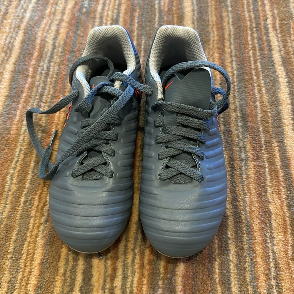 NIKE KIDS TIEMPO LEGEND 7 CLUB FG SOCCER CLEATS